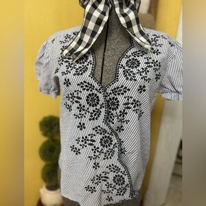 Women’s Zara Basic size Small Eyelet Lace and Seersucker Blouse size Small